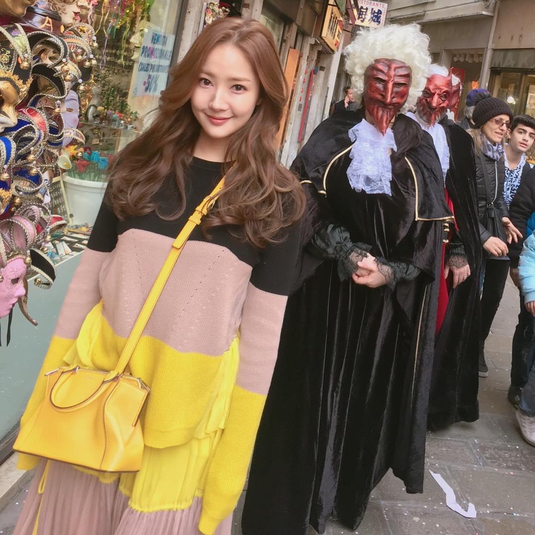 韩国明星毛衣穿搭,韩国女神同款毛衣冬季穿搭