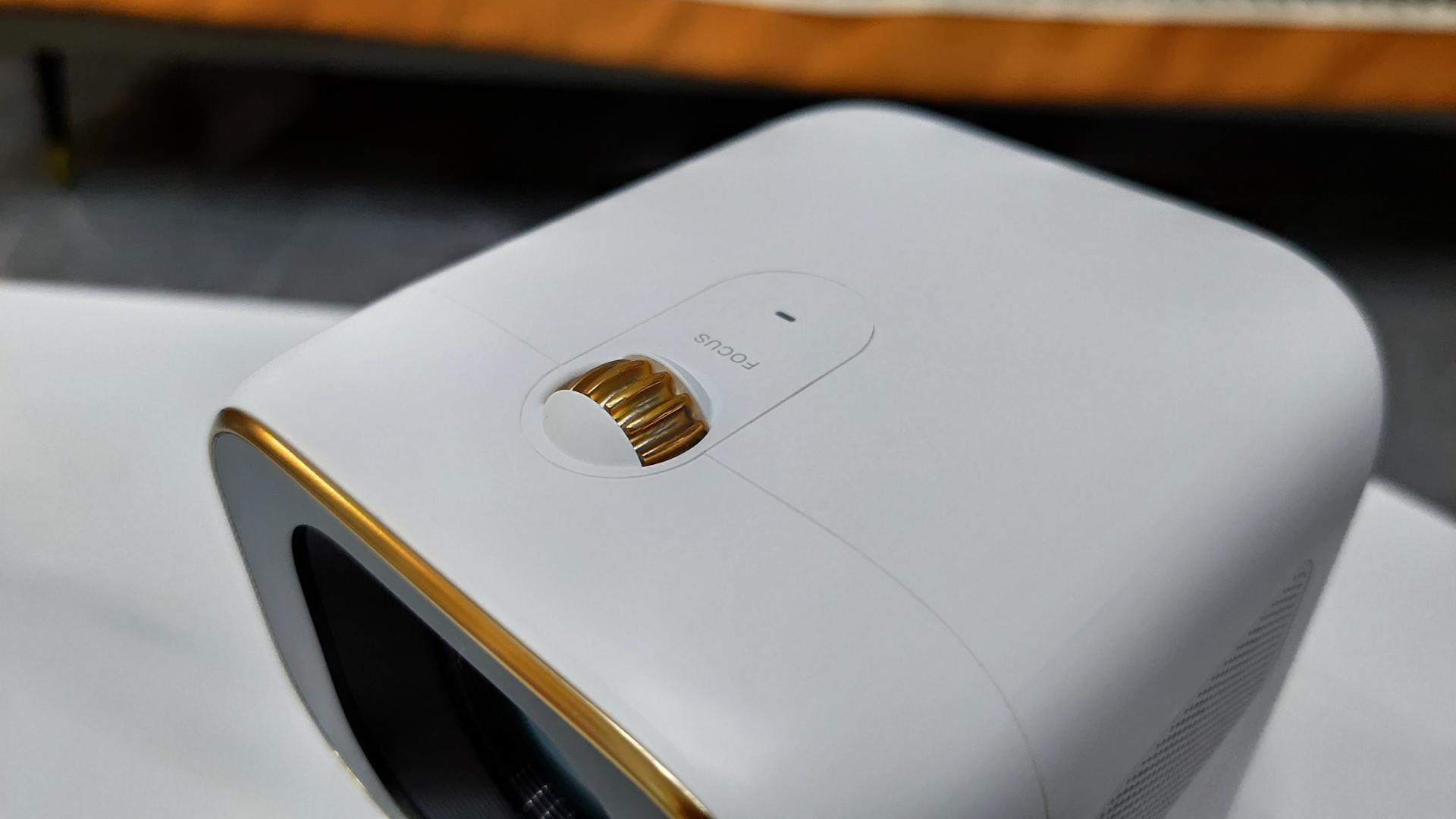 小明q1特别版智能投影仪,小明q1pro投影仪和极米newz6比较