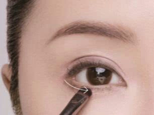 佟丽娅同款淡紫色眼妆怎么画,陈数同款烟熏眼妆