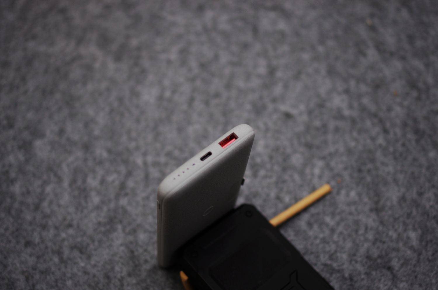 mipow无线充电宝可以有线充电吗,nank南卡磁吸无线充电宝