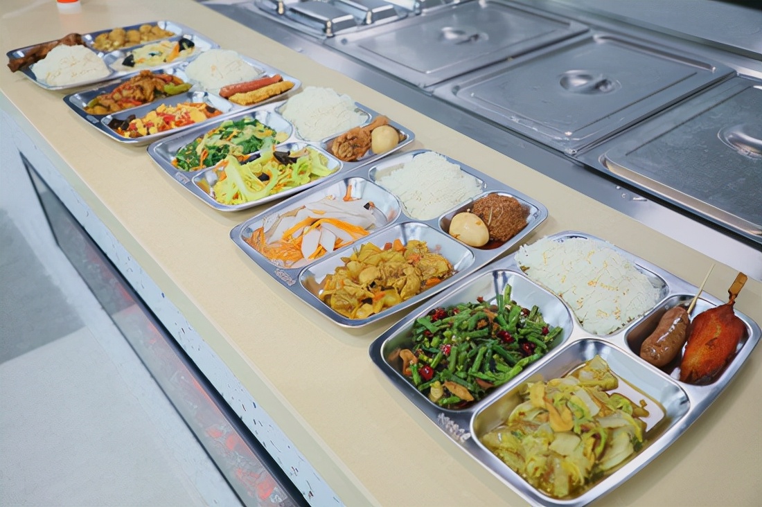 济南济钢高级中学兴隆校区食堂,济南济钢高级中学的食堂