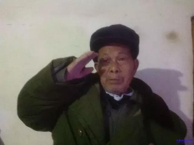 连阳标统：百岁老兵每天拿着拐棍向窗外射击，他的战争还没结束？