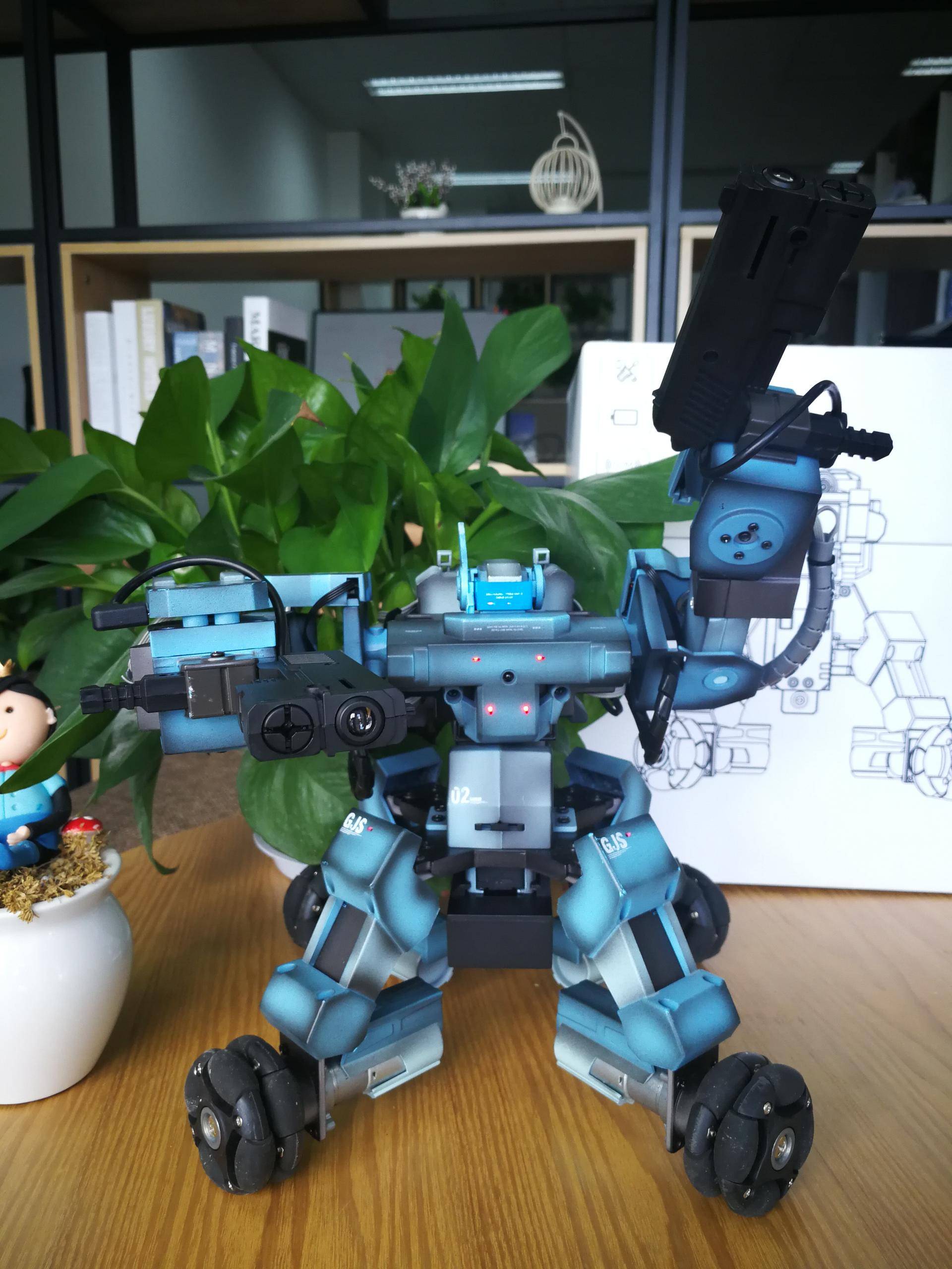 射击、近战、技能……不，这不是电脑游戏，这是Ganker机器人！