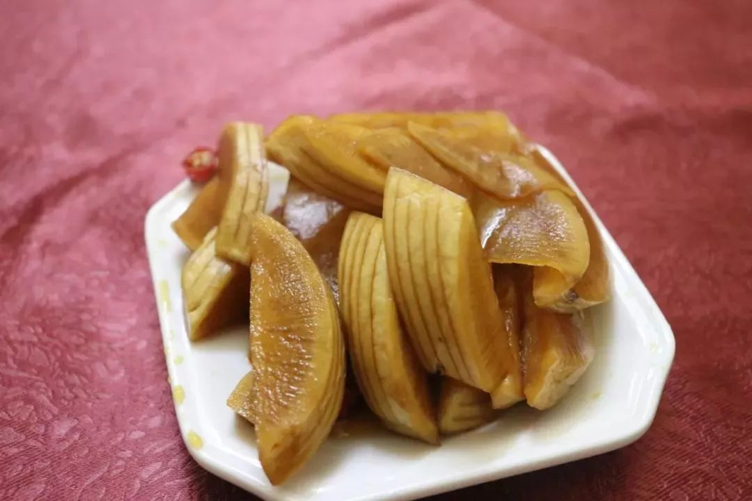 铜盘焗鸡的正宗做法,特点铜盘焗鸡