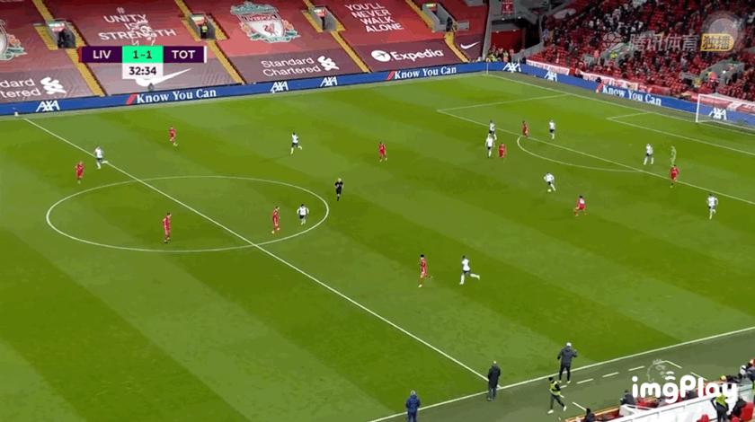 他是足球场的豪情四射战术大师，又是足坛的表情帝