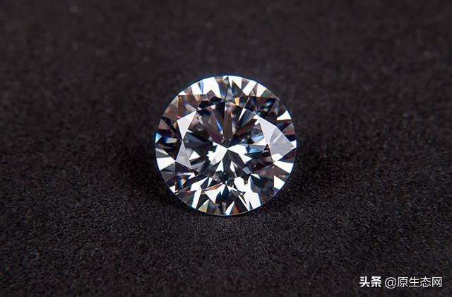 一到晚上就会发光的宝石,人造夜光宝石为什么会发光