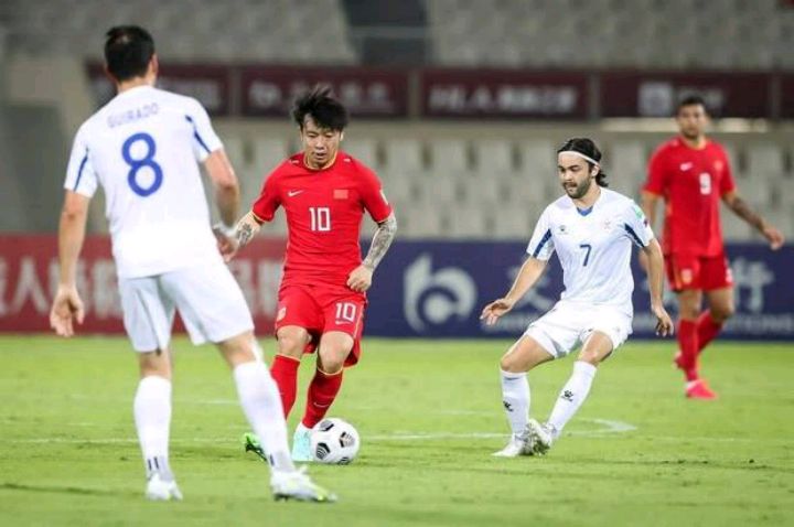 中场冲锋陷阵张稀哲,于大宝吴曦张稀哲破门