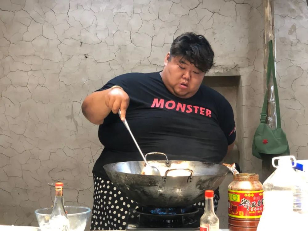 网红胖猴仔和泡泡龙,泡泡龙悲剧再次上演网红胖猴仔