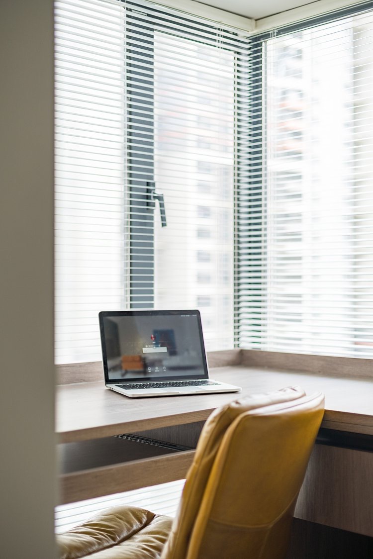 不走寻常路不坐寻常凳,客厅摆放餐桌椅效果图南北通透