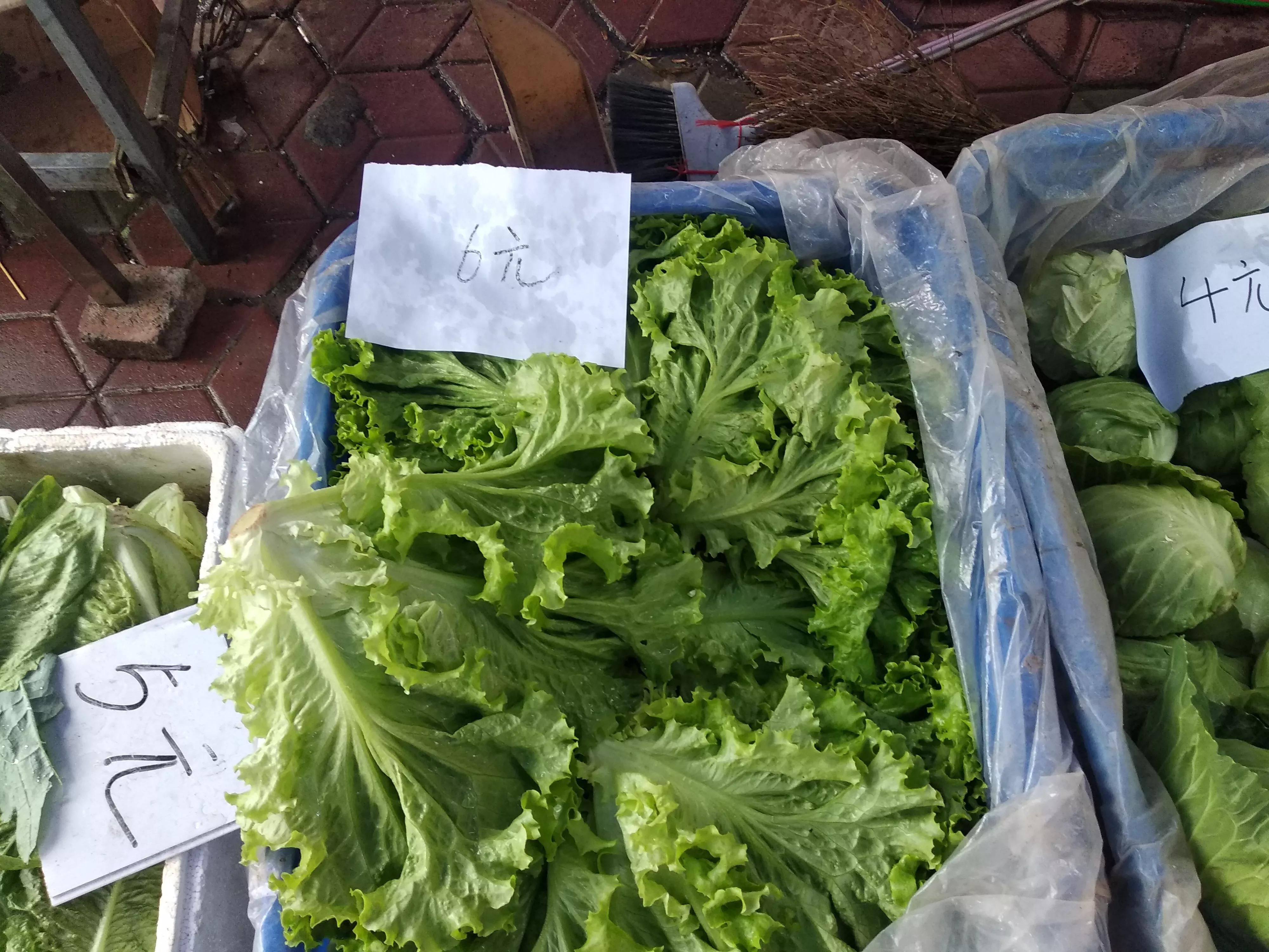 周末陪老丈人卖秋菜，丈母娘做了一大桌菜，网友：还有小姨子没