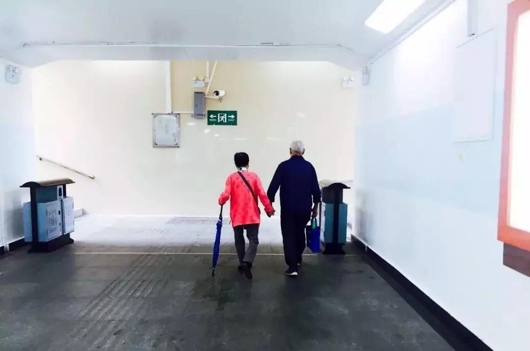 一个老实人的世态炎凉感人故事,一个老实人的世态炎凉引人深思