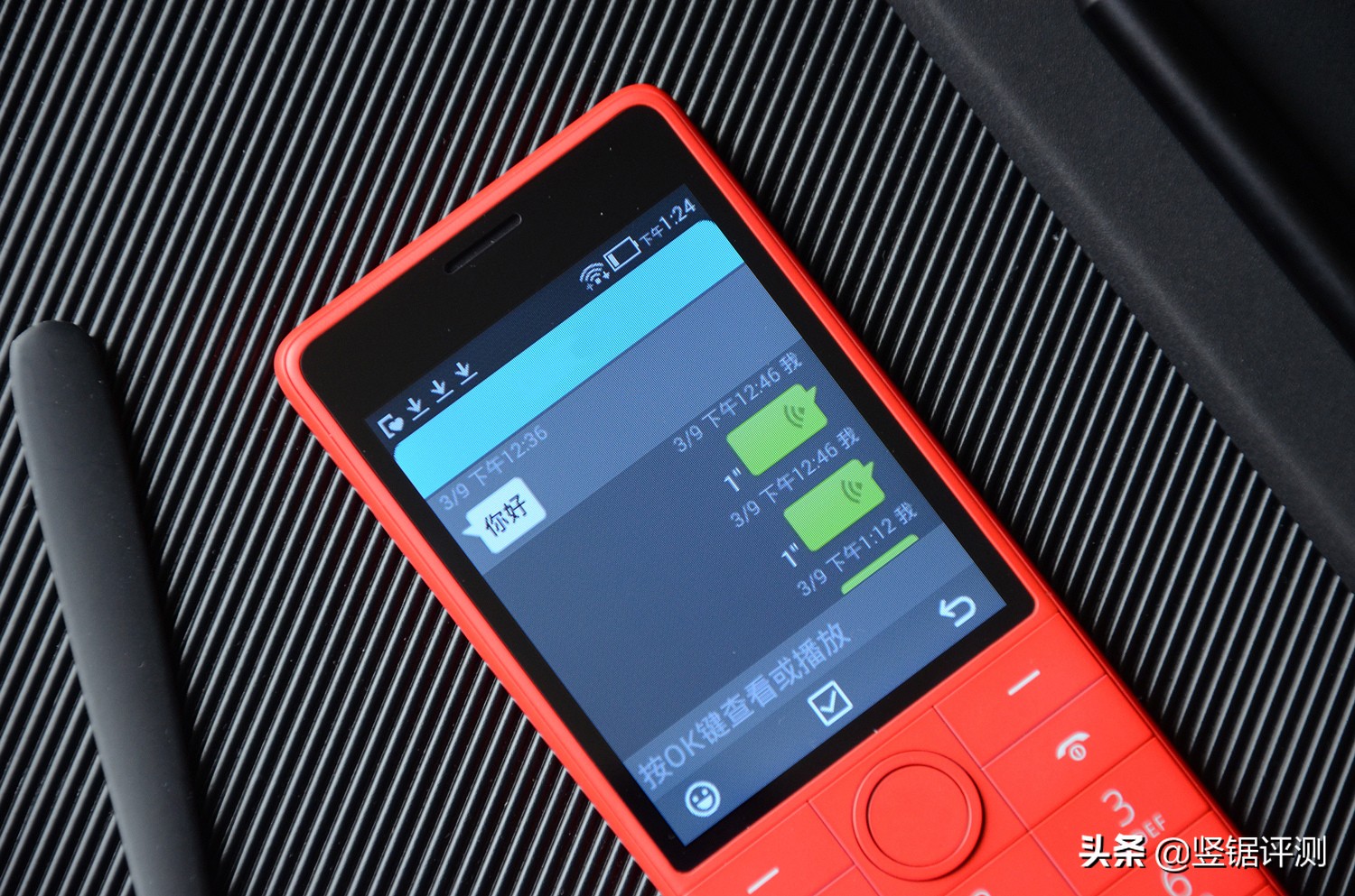 小米生态链智能功能机开箱,小米生态链功能机视频