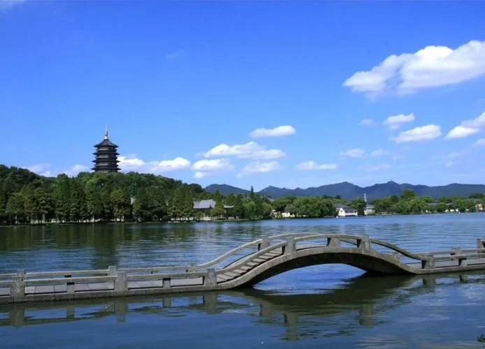 杭州名菜龙井茶叶虾仁,中国名菜龙井虾仁传说