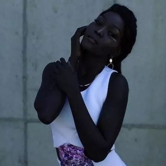 世界最黑的女模特,史上最黑的女模特