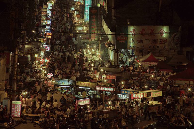 最热闹的网红美食一条街,十大美食网红街在哪