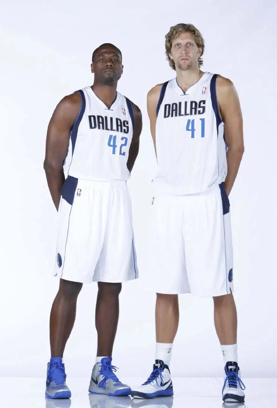 易建联nike篮球签名,nike易建联1代