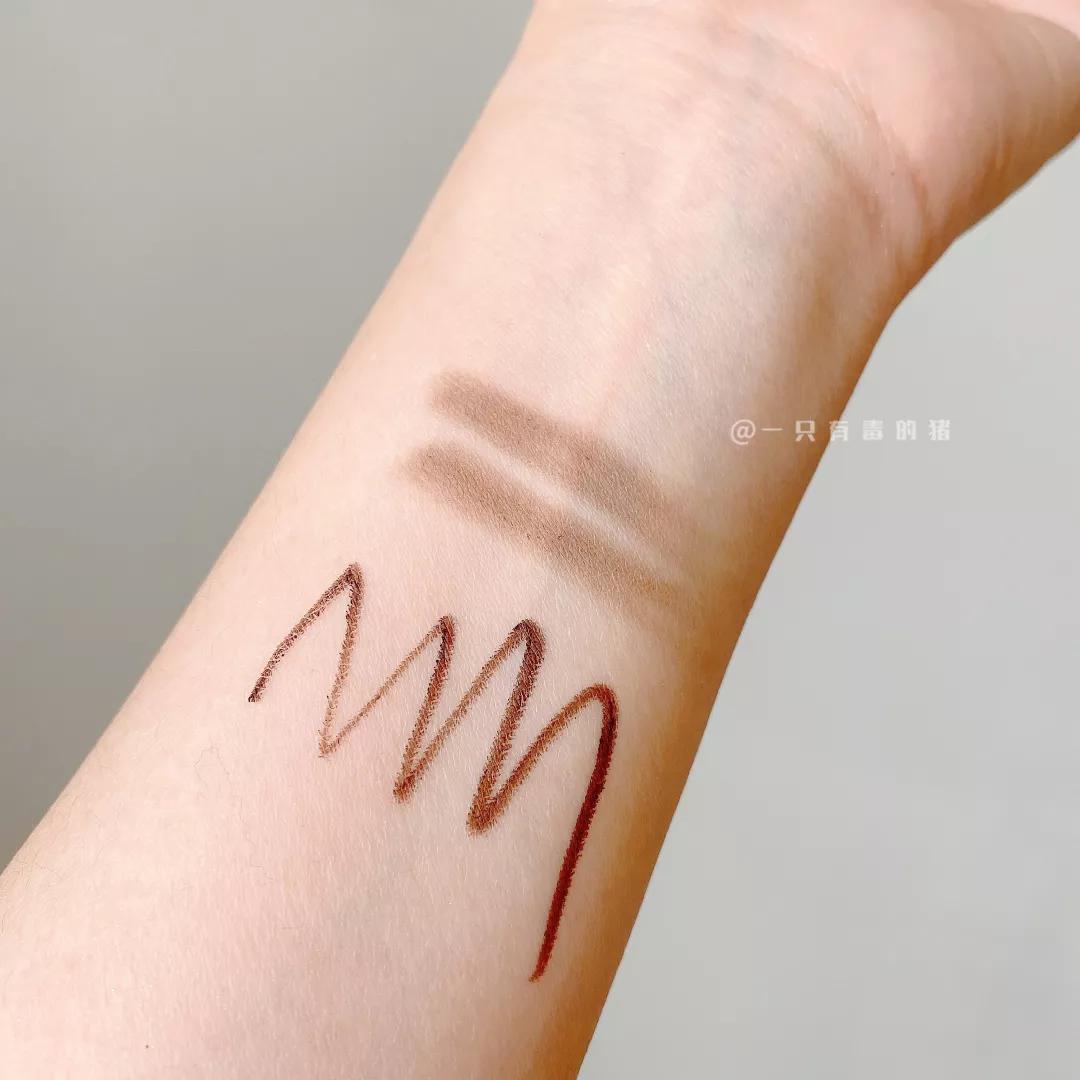 来看看闺蜜的化妆包,姐妹们的化妆包