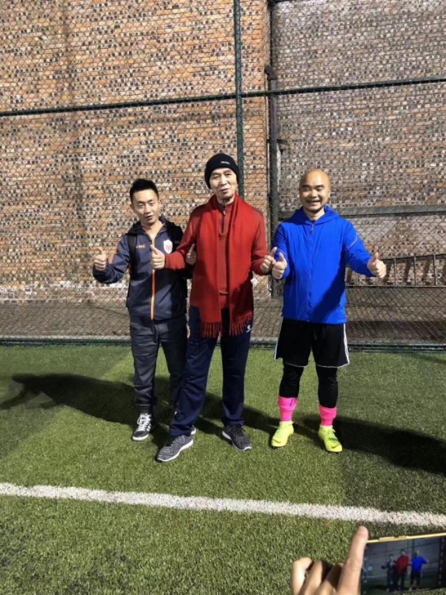 每一个努力打球的人都值得被尊重,每一个认真踢球的人都值得尊敬