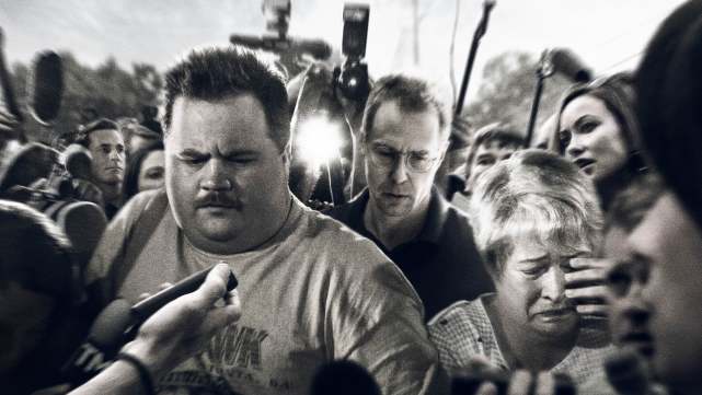 保安一夜间成重案凶犯，这个90岁的好莱坞传奇，新片让我脊背发凉