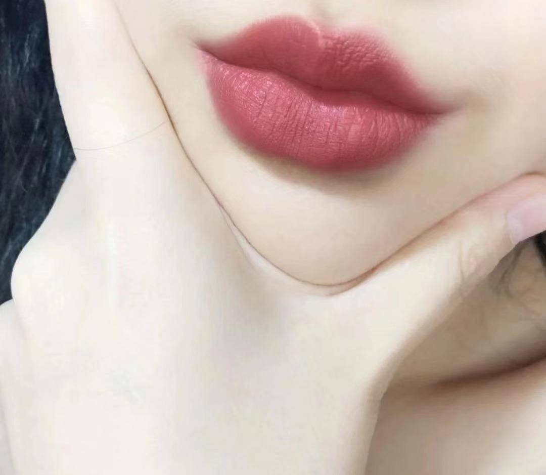 哪款口红适合老妈用,moonshot权志龙口红