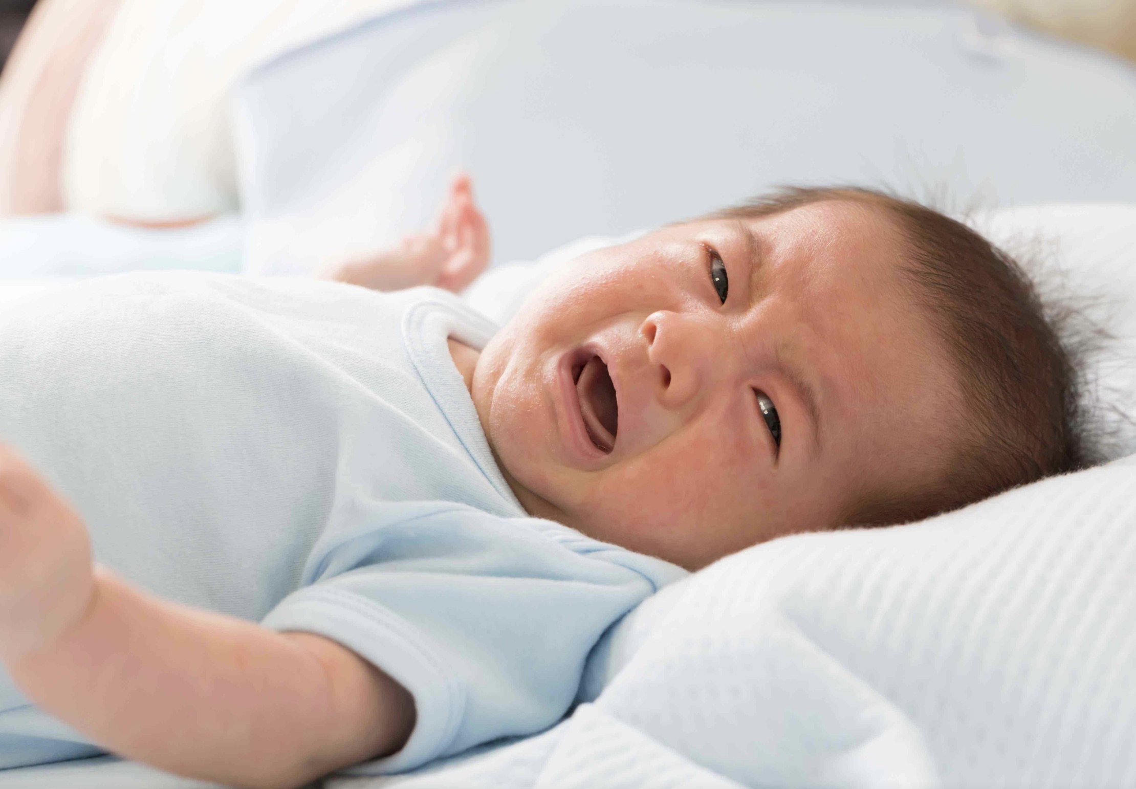 宝宝误拿502胶水滴眼睛,两岁宝宝误拿502胶水滴眼睛