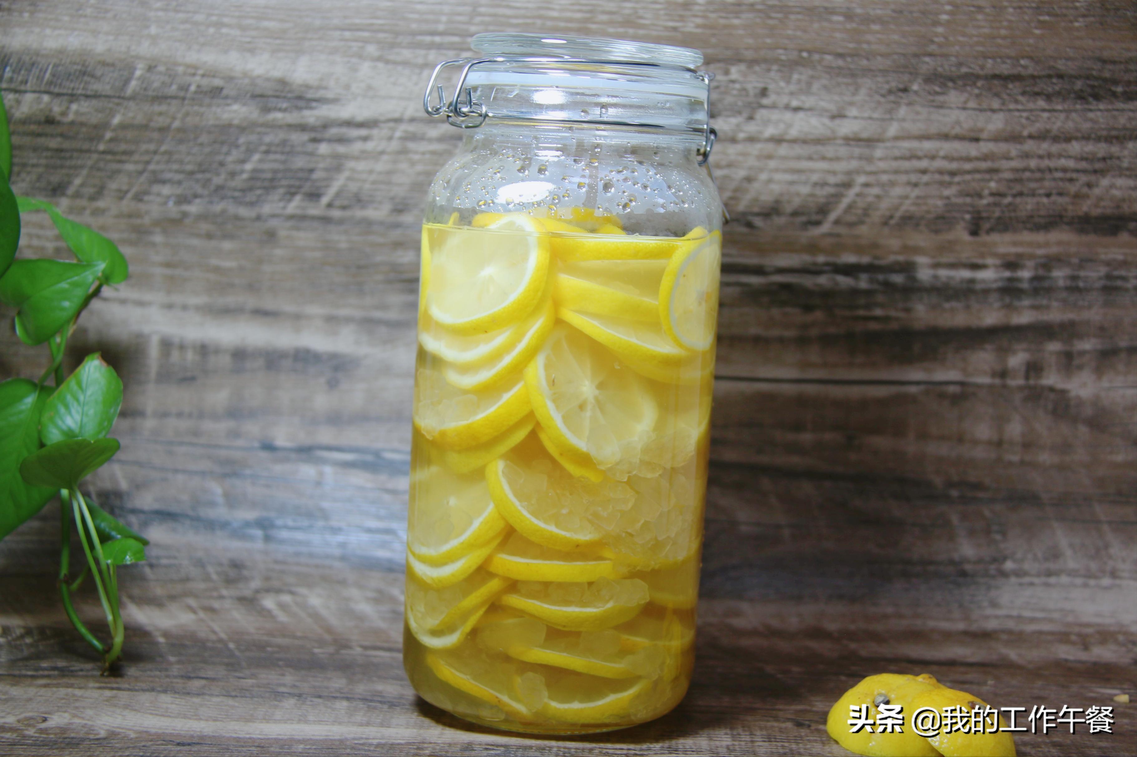 柠檬别在泡水喝了用白醋泡一泡,柠檬和白醋泡在一起作用有哪些