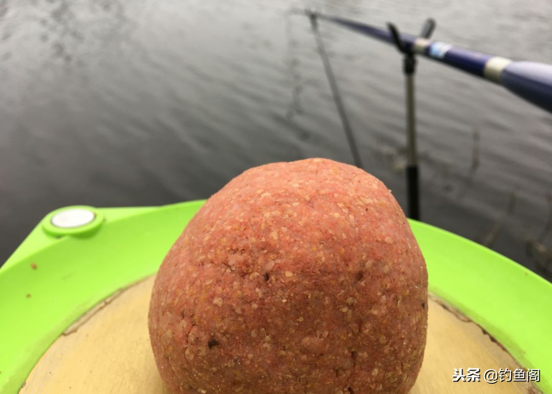 野钓大小通吃的饵料,春季野钓鲫鱼用什么味型饵料最好