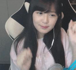 搞笑gif开心一刻,搞笑gif段子妹子你太皮了