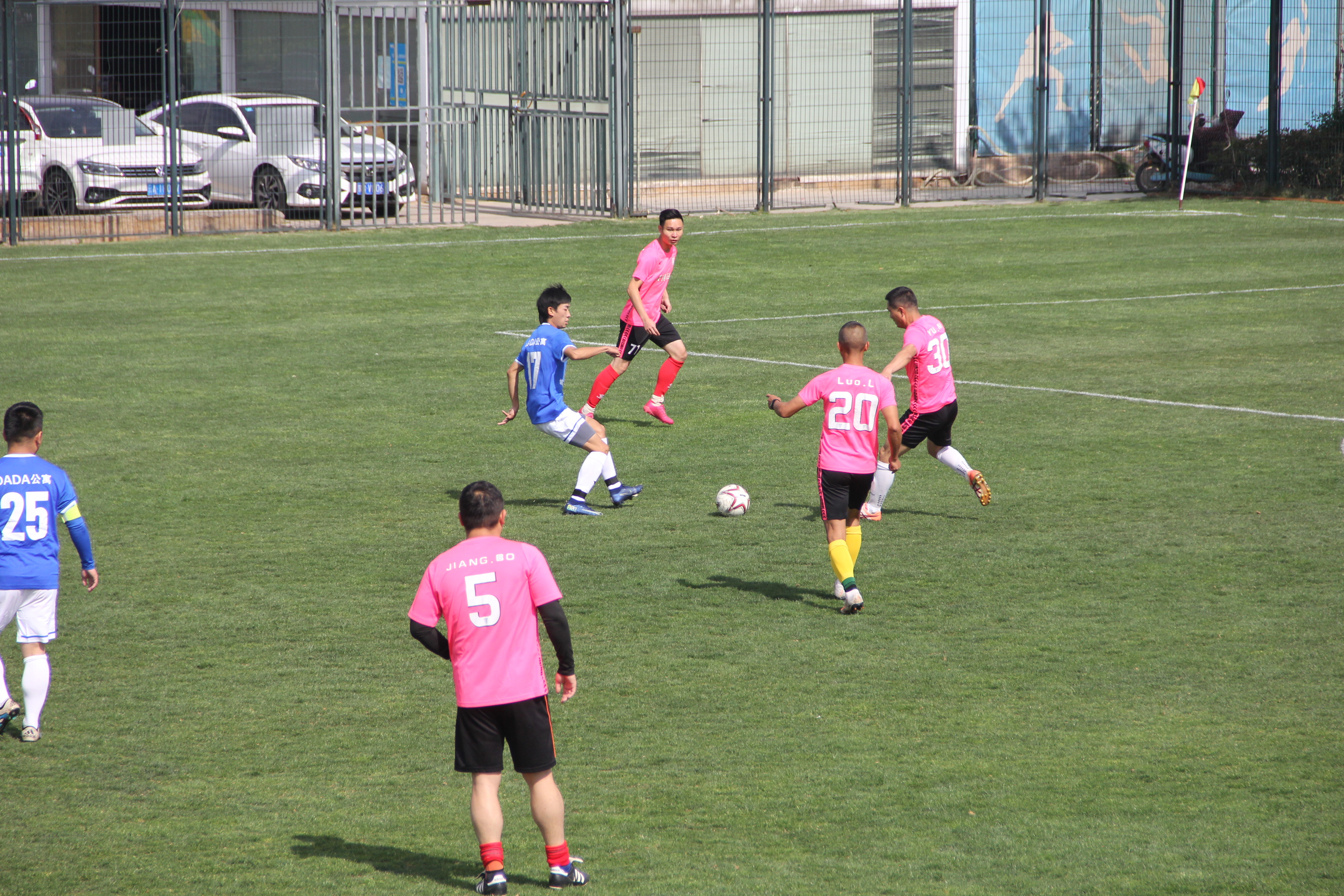 志航杯快乐周末足球赛：乐动五战全胜鑫宏鹰老当益壮