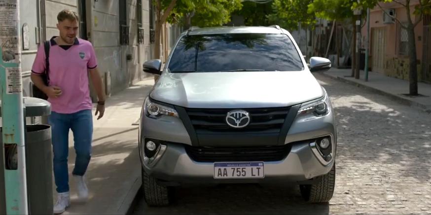 密室电影《4X4》：车主“钓鱼”偷车贼，一辆汽车变成了囚笼