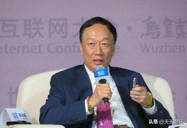 身上戴了很多首饰的男人是什么人,戴首饰的男人是什么样的人