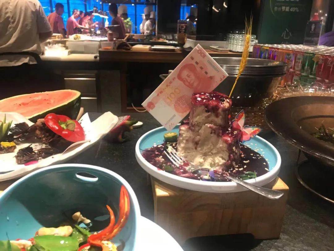 别卷了，东北澡堂都有图书馆和无限量麻辣烫了