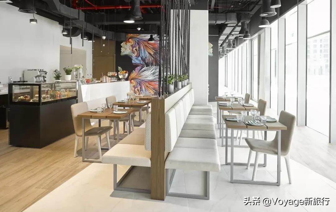 不可多得的扎哈遗作，这家最新开幕的未来感酒店，仿佛睡在酷炫的太空飞船里！