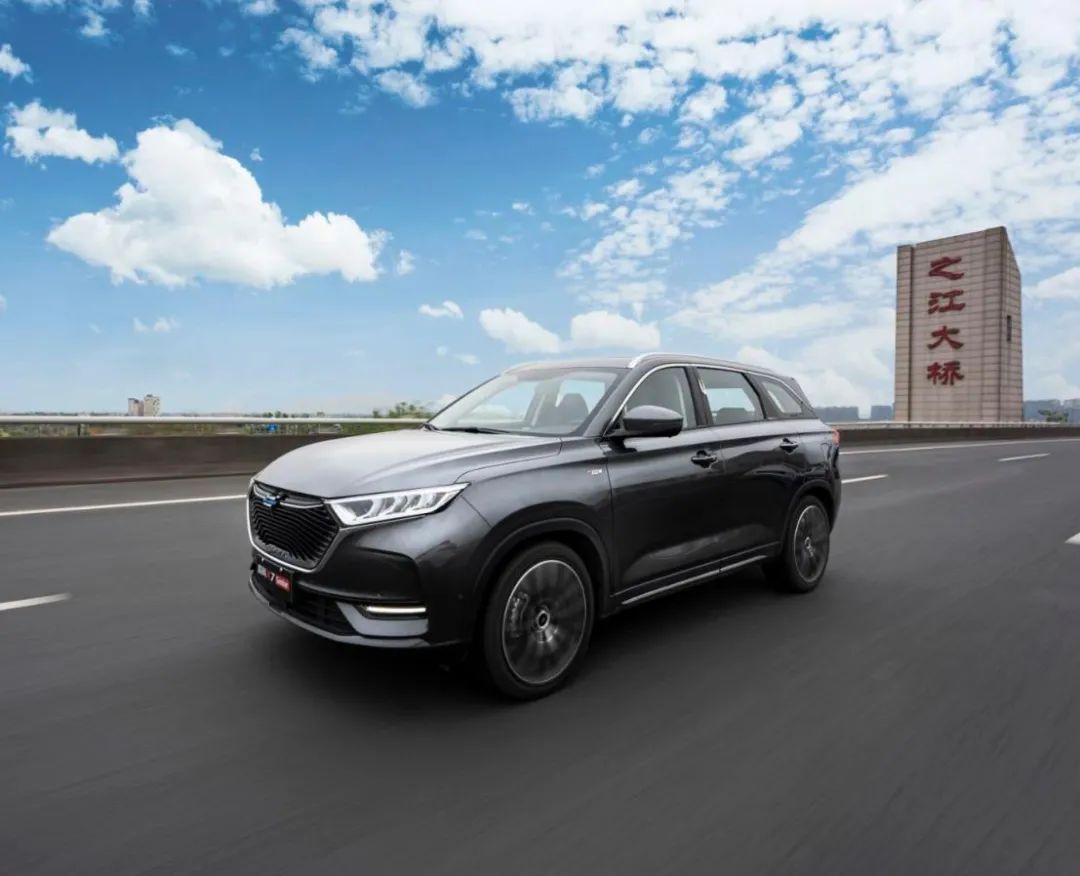 geeker版是长安欧尚x7新增的一款,长安欧尚x7geeker版到店实拍