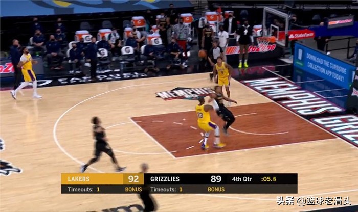 湖人一分绝杀灰熊,灰熊狂胜49分