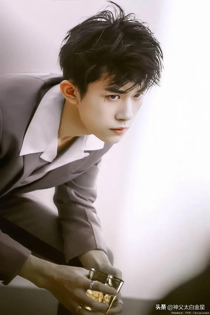 超帅易烊千玺,易烊千玺肖战谁帅