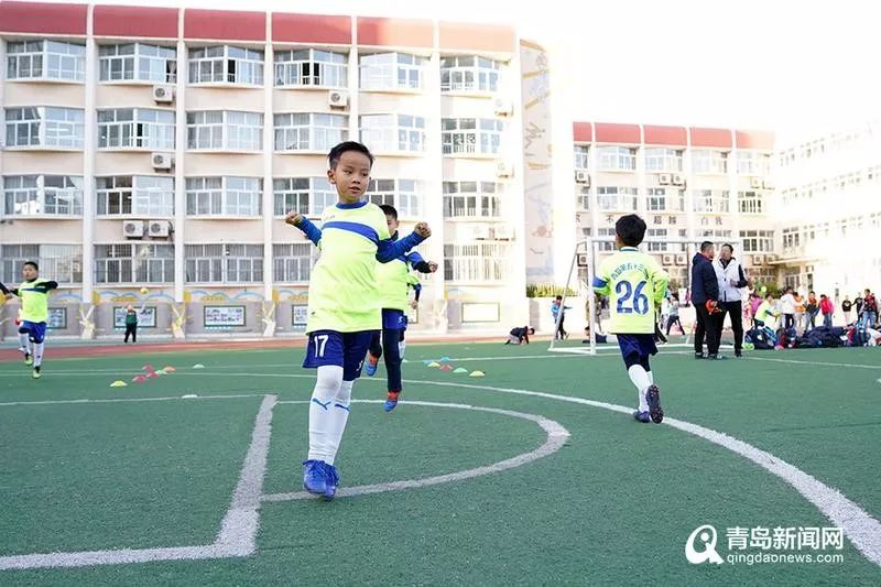 青岛16年小球员,青岛足球运动员历史最佳11人