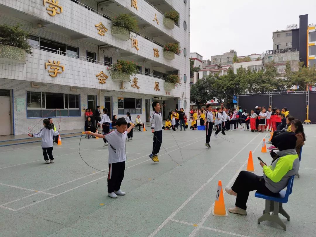 聚德西路小学海珠,广州市海珠区聚德西路小学
