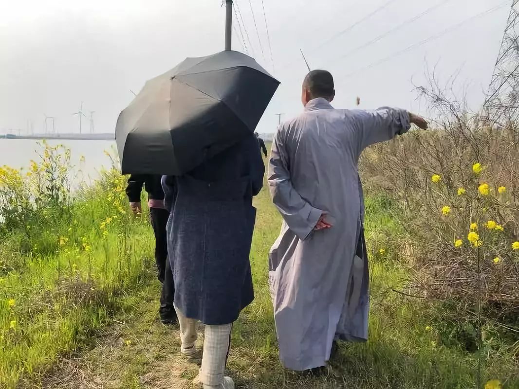 一个和尚的不完美救助：300个女人和孩子