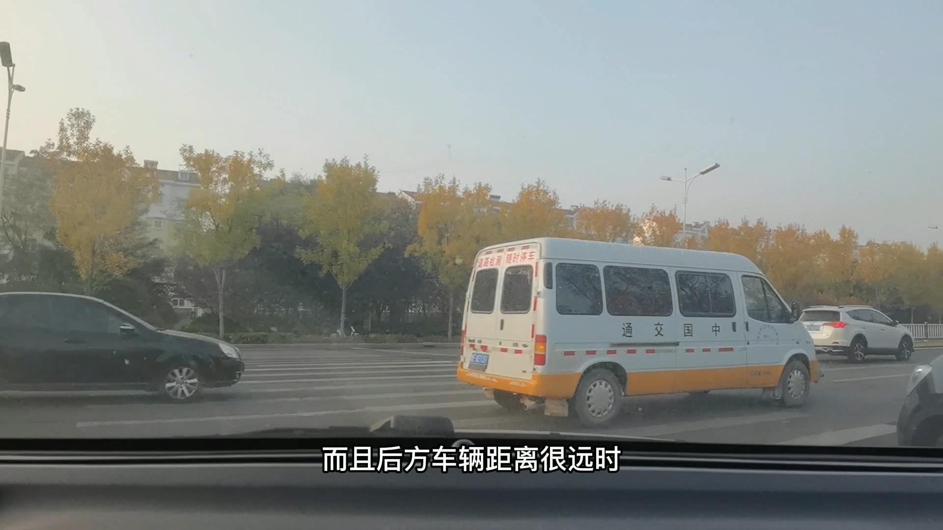 右转车道有交通事故该怎么右转,开车哪些情况右转违章