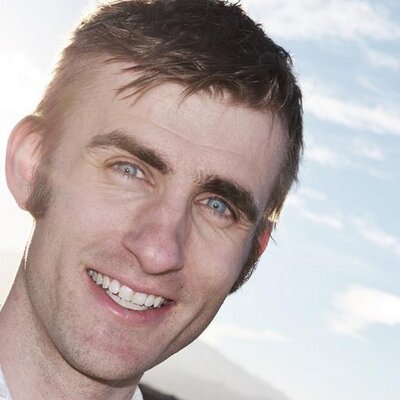 美国小哥修了一扇破窗户后，彻底治好了他的拖延症