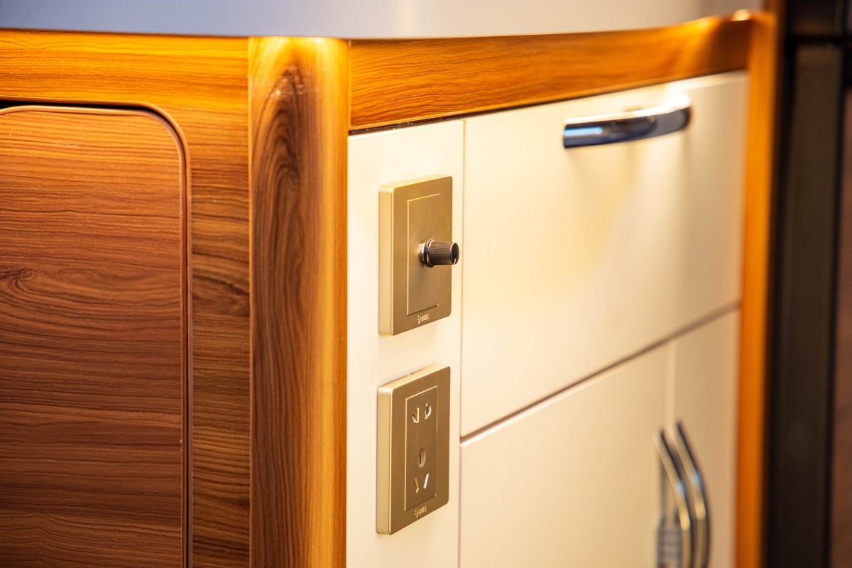 华云途骏t型房车露营,华云途骏双扩展房车配置