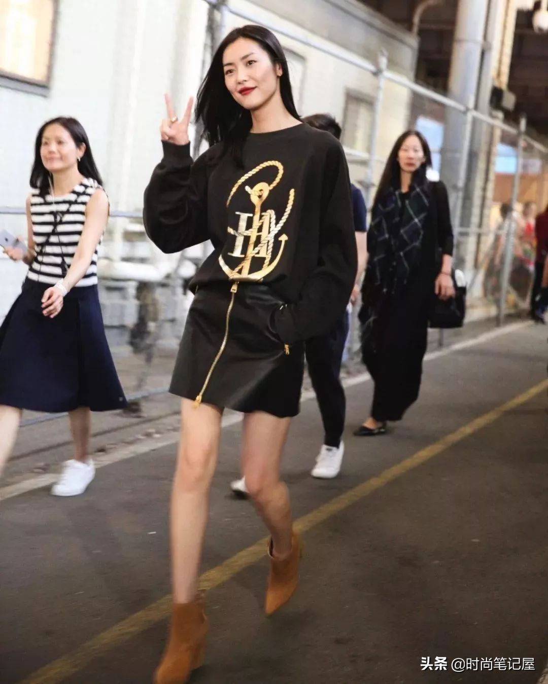 裙子秋冬款搭长筒靴,裙子秋冬款配长筒靴