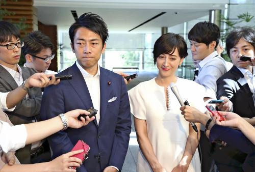 小泉进次郎妻子怀孕,小泉进次郎参选日本首相