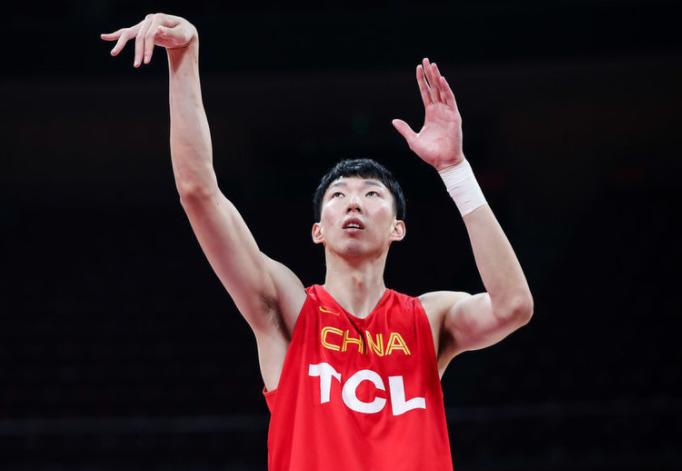 乔丹也通宵打牌，詹姆斯也吃垃圾食品，为什么我们不能原谅周琦？