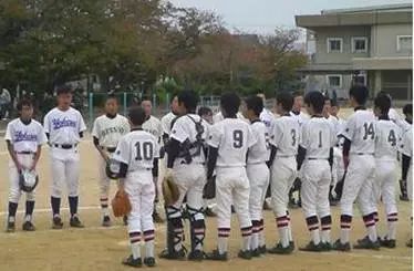 这世上没有抄得一模一样的作业，也没有一模一样发展起来的足球