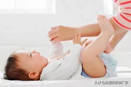 他亲自试穿带屎尿的尿片，整整5小时，双手束缚，被扔在角落