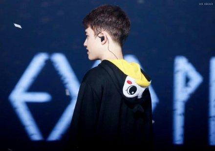 边伯贤是金泰妍的粉丝,水蜜桃边伯贤