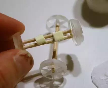 鸡蛋壳手工作品创意幼儿园,碎鸡蛋壳手工粘贴画动物图案