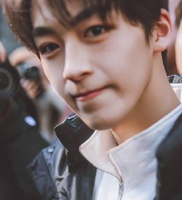 何炅儿子已有19岁？他还是娱乐圈当红小鲜肉，本人辟谣